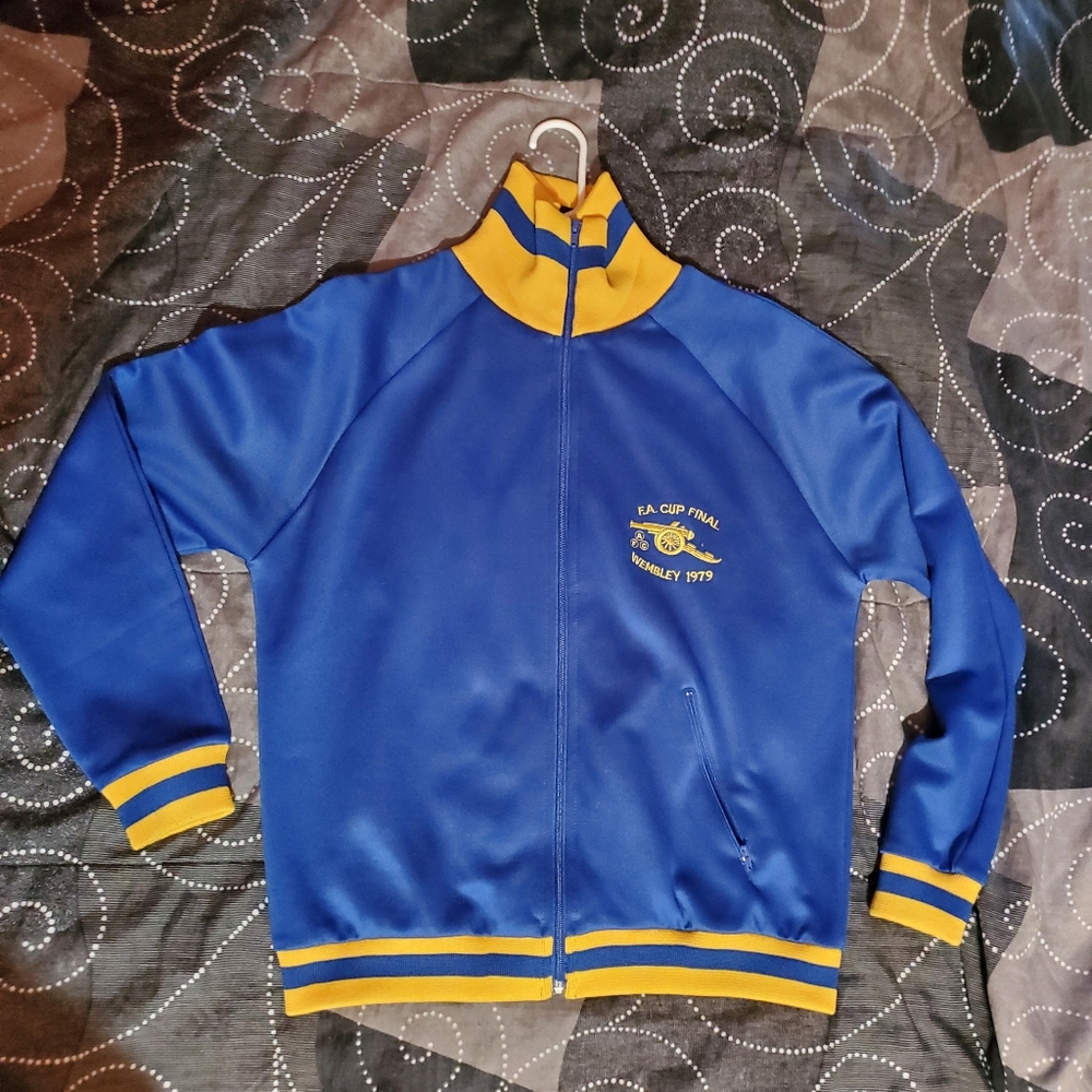 Arsenal 1979 AWAY FA Cup Wembley Zipup Jacket remake by Arsenal decades ago.